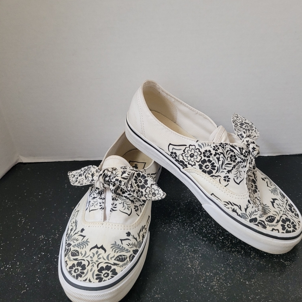 Vans Bandana Tie Marshmallow White Sneakers